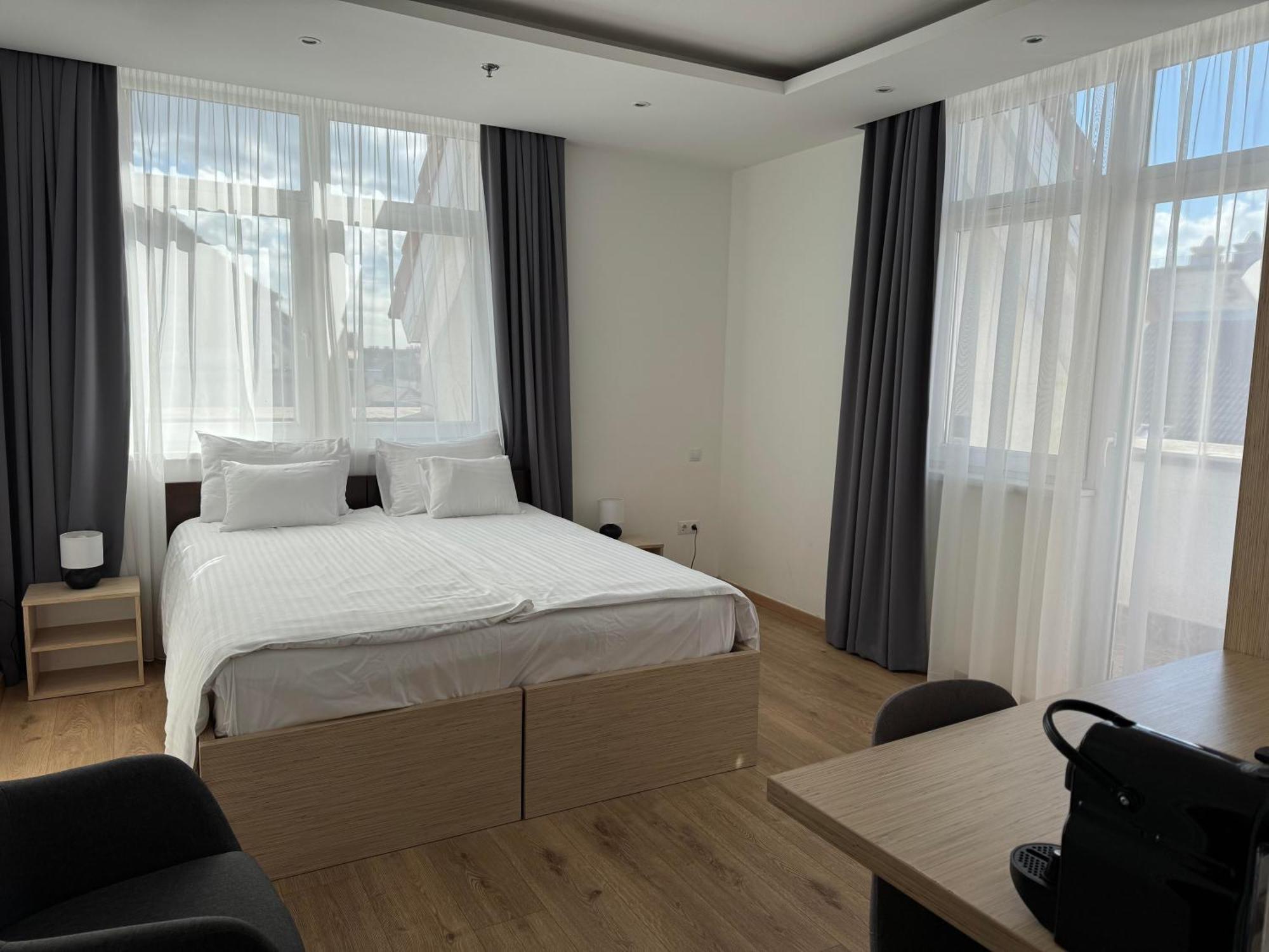 Rooftop City Residence With Deep Garage Budapest Ruang foto