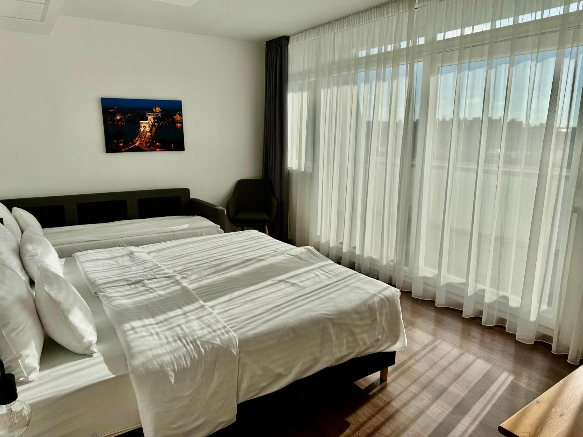 Rooftop City Residence With Deep Garage Budapest Bagian luar foto