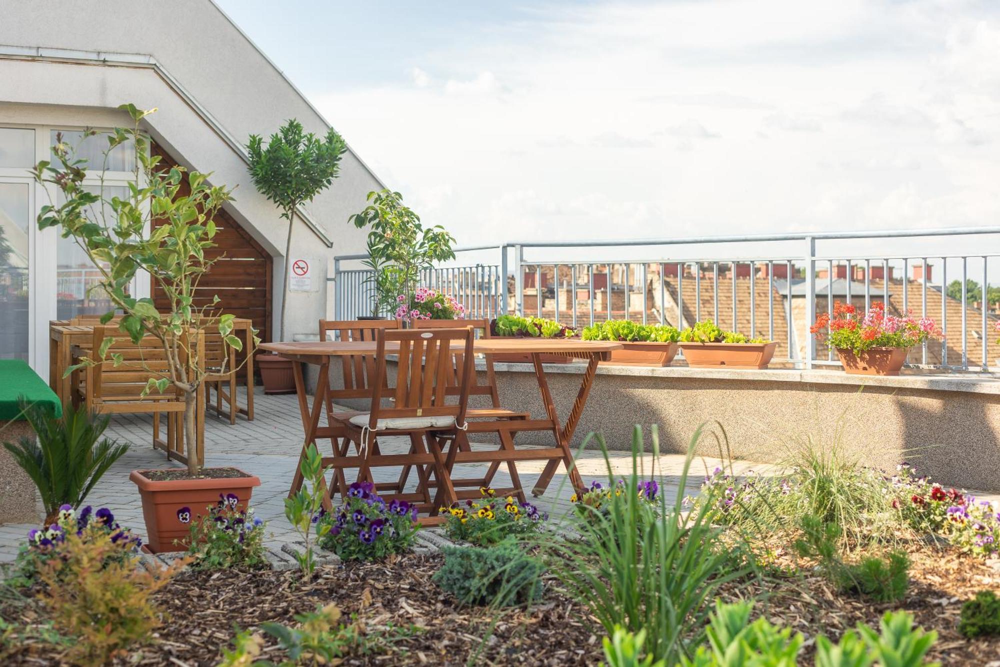 Rooftop City Residence With Deep Garage Budapest Bagian luar foto